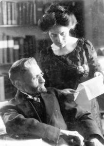 אליעזר בן יהודה ואשתו חמדה עובדים על מילון עברי