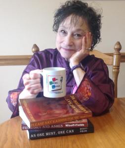 rochelle-with-mug-and-books